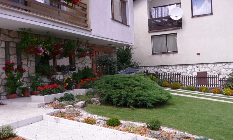 Najkrajší balkón, predzáhradka
