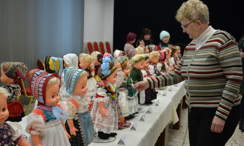 Výstava krojovaných bábik – derniéra — fotoalbum